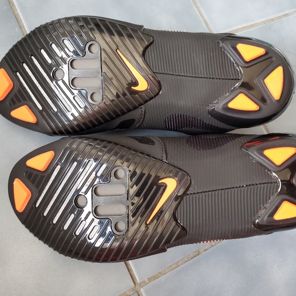 Nike - Picture 5 of 5